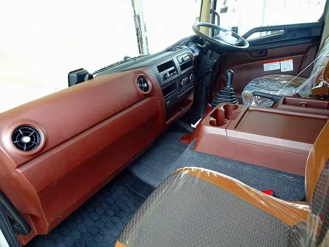 オートAC　PS　PW　SRS　ABS　集中ドアロック　左電格ミラー　エアサスシート/肘掛け　AM/FM　ETC　バックモニター　ドライブレコーダー　アドブルー　ターボ　排気ブレーキ　フロア6MT|日野 レンジャー 2PG-FD2ABA(2WD)の写真7