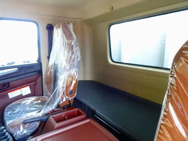 2人乗り　ワイドベッド付　室内LED灯|日野 レンジャー 2PG-FD2ABA(2WD)の写真9