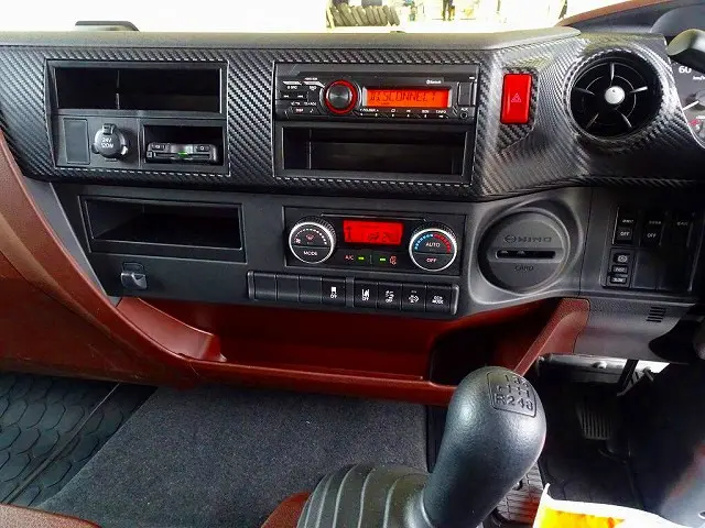 クルーズコントロール　坂道発進補助装置　車線逸脱警報装置　衝突被害軽減ブレーキ　アイドリングストップ　フォグランプ　トラクションコントロール　室内LED灯　ビニールシートカバー|日野 レンジャー 2PG-FD2ABA(2WD)の写真11