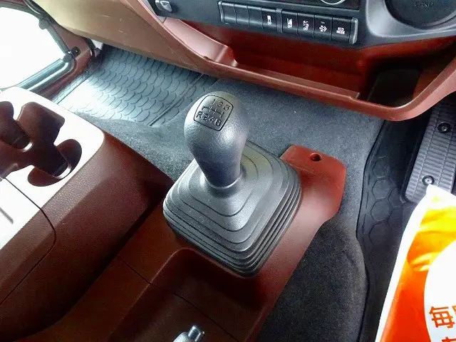 フロア6MT|日野 レンジャー 2PG-FD2ABA(2WD)の写真20