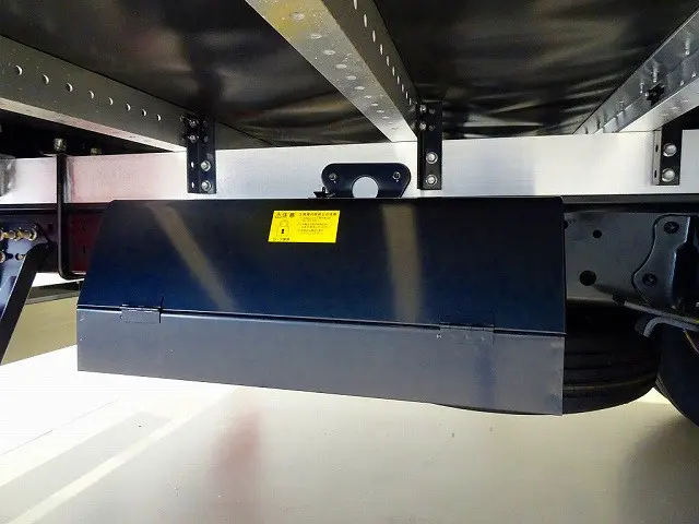 燃料タンク200L　タイヤ止め2個　右シャシリア工具箱　左シャシリア3連タイヤチェーンフック|日野 レンジャー 2PG-FD2ABA(2WD)の写真50