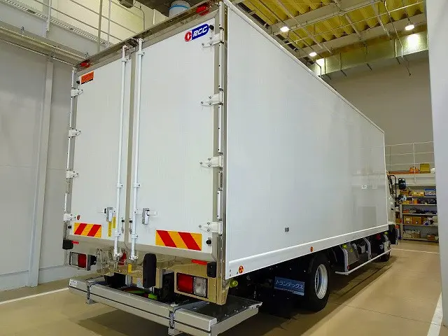 お問合せ管理No.H085 R5 レンジャー 2.25t ワイドベッド付 低温冷凍車 格納ゲート付 リアエアサス 240ps|日野 レンジャー 2KG-FD2ABG(2WD)の写真3