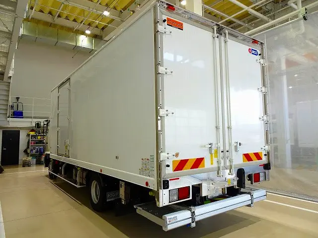 お問合せ管理No.H085 R5 レンジャー 2.25t ワイドベッド付 低温冷凍車 格納ゲート付 リアエアサス 240ps|日野 レンジャー 2KG-FD2ABG(2WD)の写真4