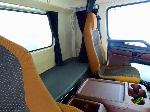 2人乗り ワイドベッド付 室内LED灯/カーテン|日野 レンジャー 2KG-FD2ABG(2WD)の写真6