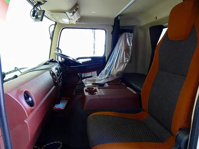 2人乗り クルーズコントロール 坂道発進補助装置 車線逸脱警報装置 衝突被害軽減ブレーキ フォグランプ トラクションコントロール 室内LED灯/カーテン フロア6MT|日野 レンジャー 2KG-FD2ABG(2WD)の写真7