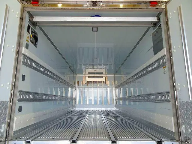 荷台内寸:619×231×206 床キーストン/ジョロダーレール4列(ジョロダー欠) リア門枠中央ジョロダー入れケース 左サイド開閉式ドア ラッシング2段/バー2本 水抜き穴前後2対 荷室LED灯3個|日野 レンジャー 2KG-FD2ABG(2WD)の写真19