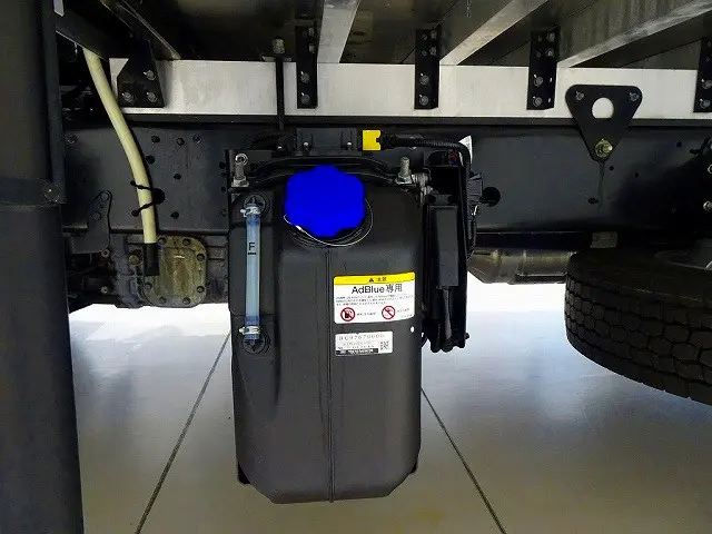 アドブルー 燃料タンク200L タイヤ止め2個 右シャシ中央ステンレス製工具箱|日野 レンジャー 2KG-FD2ABG(2WD)の写真40