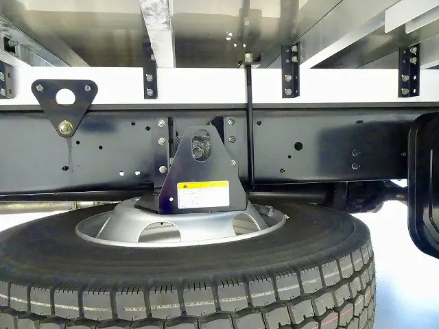 シャーシは 錆止め/マフラー塗装 仕上げに力を入れています。|日野 レンジャー 2KG-FD2ABG(2WD)の写真41