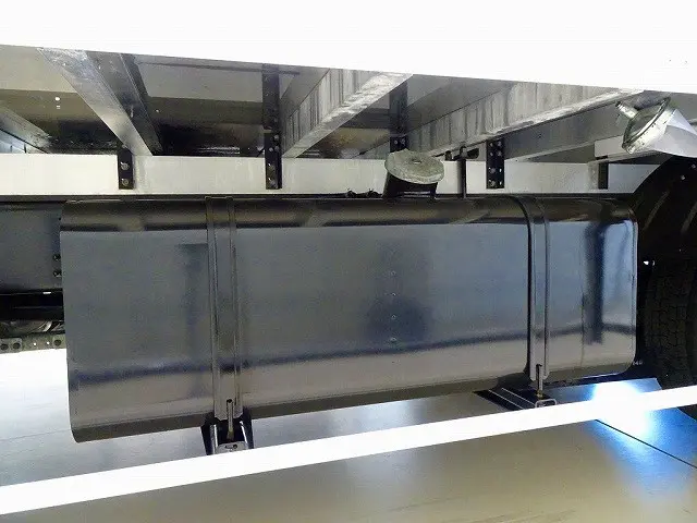 燃料タンク200L タイヤ止め2個 右シャシ中央ステンレス製工具箱|日野 レンジャー 2KG-FD2ABG(2WD)の写真42