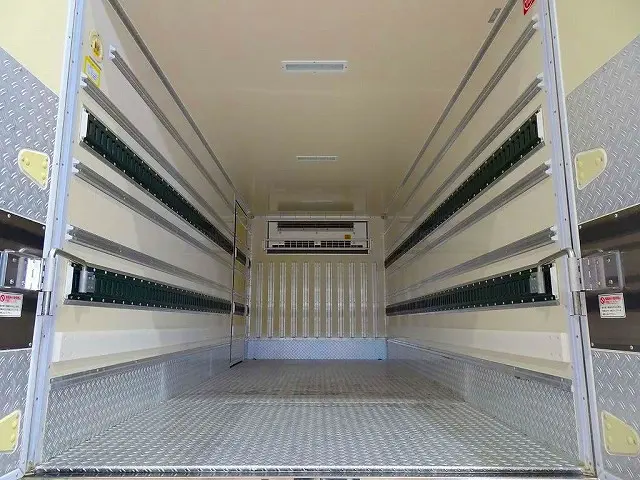 荷台内寸:432×174×185 ラッシングレール2段(60cm/120cm) 床アルミ縞鋼板 左サイド開閉式ドア(177cm/83cm) 水抜き穴前1対 荷室LED灯3個 -5~30度設定-5度確認|日野 デュトロ 2RG-XZU655M(2WD)の写真23