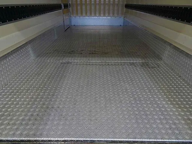 荷台内寸:432×174×185 ラッシングレール2段(60cm/120cm) 床アルミ縞鋼板 左サイド開閉式ドア(177cm/83cm) 水抜き穴前1対 荷室LED灯3個 -5~30度設定-5度確認|日野 デュトロ 2RG-XZU655M(2WD)の写真24