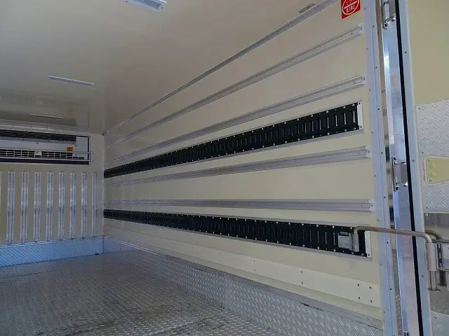 荷台内寸:432×174×185 ラッシングレール2段(60cm/120cm) 床アルミ縞鋼板 左サイド開閉式ドア(177cm/83cm) 水抜き穴前1対 荷室LED灯3個 -5~30度設定-5度確認|日野 デュトロ 2RG-XZU655M(2WD)の写真27