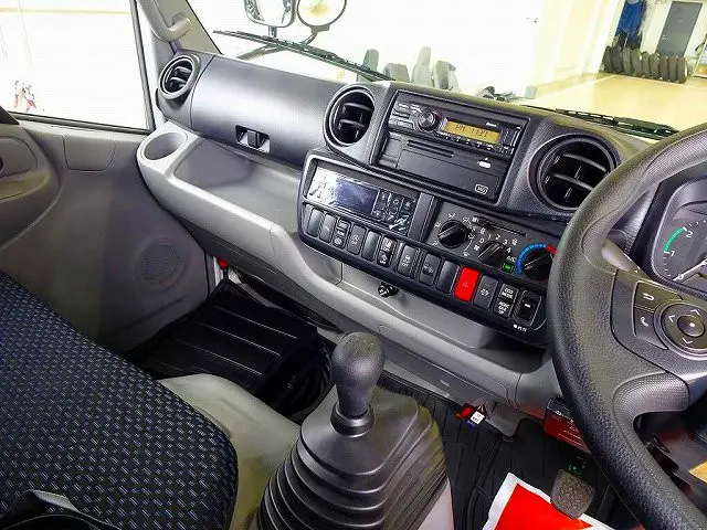 AC PS PW SRS ABS 集中ドアロック 左電格ミラー AM/FMラジオ ETC2.0 バックモニター タコグラフ ターボ 排気ブレーキ|日野 デュトロ 2KG-XZU605M(2WD)の写真9