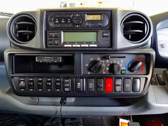 車線逸脱警報装置 衝突被害軽減ブレーキ アイドリングストップ フォグランプ トラクションコントロール 電動パーキングブレーキ ハイルーフ|日野 デュトロ TKG-XZU655M(2WD)の写真10