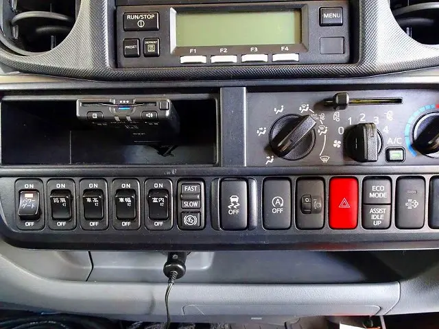 AC PS PW SRS ABS 集中ドアロック 左電格ミラー AM/FMラジオ ETC バックモニター ドライブレコーダー ターボ 排気ブレーキ 坂道発進補助装置 フロア5MT|日野 デュトロ TKG-XZU655M(2WD)の写真11