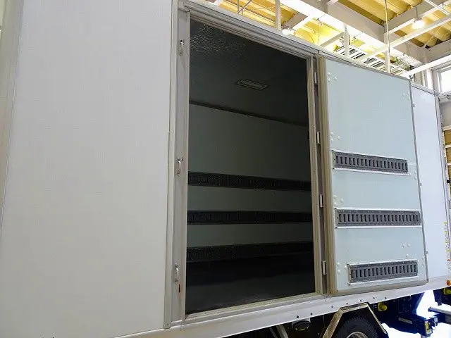 左サイド開閉式ドア(207㎝/121㎝)|日野 デュトロ TKG-XZU655M(2WD)の写真32