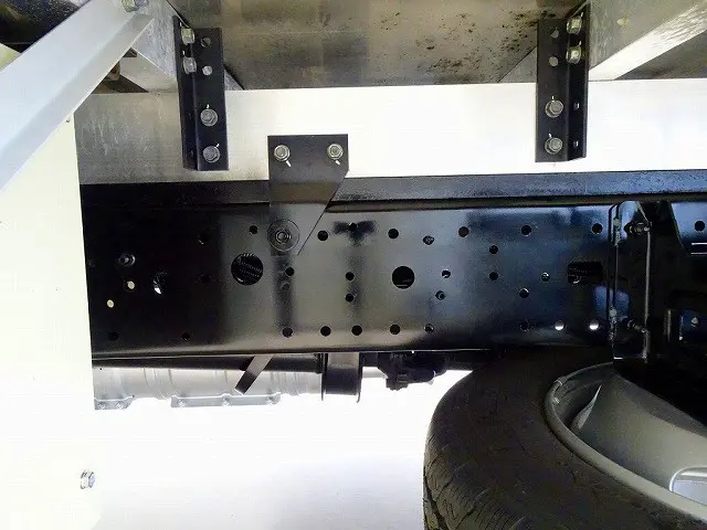 シャーシは 錆止め/マフラー塗装 仕上げに力を入れています。|日野 デュトロ TKG-XZU655M(2WD)の写真42