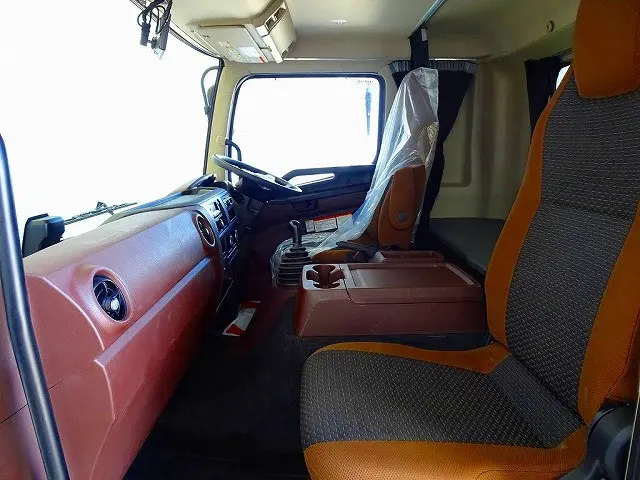 クルーズコントロール　坂道発進補助装置　車線逸脱警報装置　衝突被害軽減ブレーキ　フォグランプ　トラクションコントロール　室内LED灯/カーテン　2人乗りベッド付|日野 レンジャー 2KG-FD2ABG(2WD)の写真7