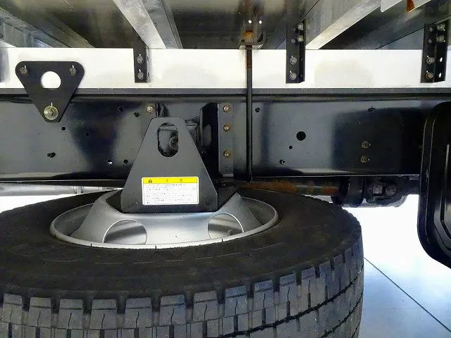 シャーシは 錆止め/マフラー塗装 仕上げに力を入れています。|日野 レンジャー 2KG-FD2ABG(2WD)の写真43