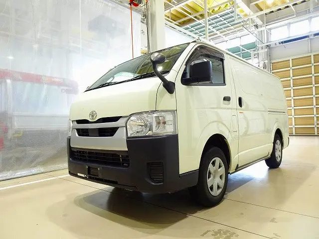 トヨタ ハイエースバン 3DF-GDH206V(4WD)の写真1