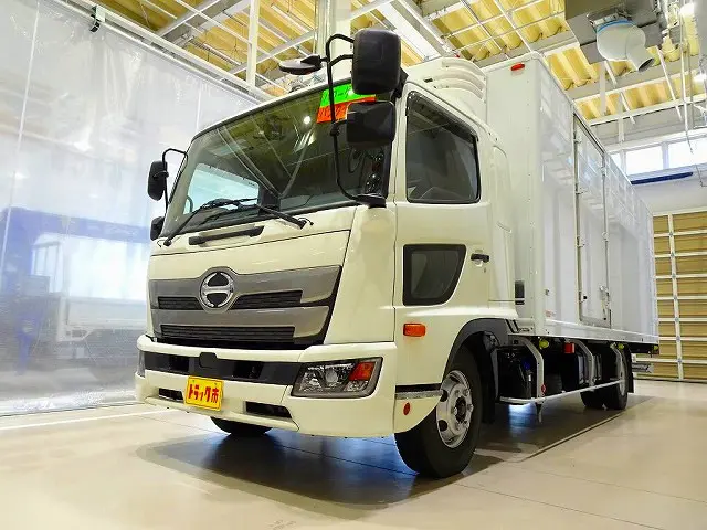 お問合せ管理No.H353　R4 レンジャー 2.2t ワイドベッド付 低温冷凍車 格納ゲート付 リアエアサス 240ps|日野 レンジャー 2KG-FD2ABG(2WD)の写真1