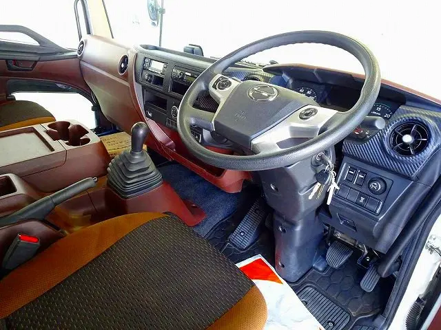 オートAC　PS　PW　SRS　ABS　集中ドアロック　左電格ミラー　エアサスシート/肘掛け　AM/FMラジオ　バックモニター　アドブルー　ターボ　排気ブレーキ|日野 レンジャー 2KG-FD2ABG(2WD)の写真5