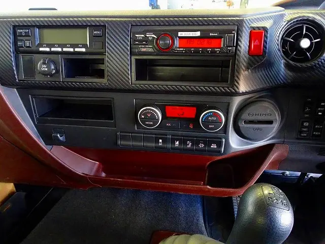 オートAC　PS　PW　SRS　ABS　集中ドアロック　左電格ミラー　エアサスシート/肘掛け　AM/FMラジオ　バックモニター　アドブルー　ターボ　排気ブレーキ|日野 レンジャー 2KG-FD2ABG(2WD)の写真9