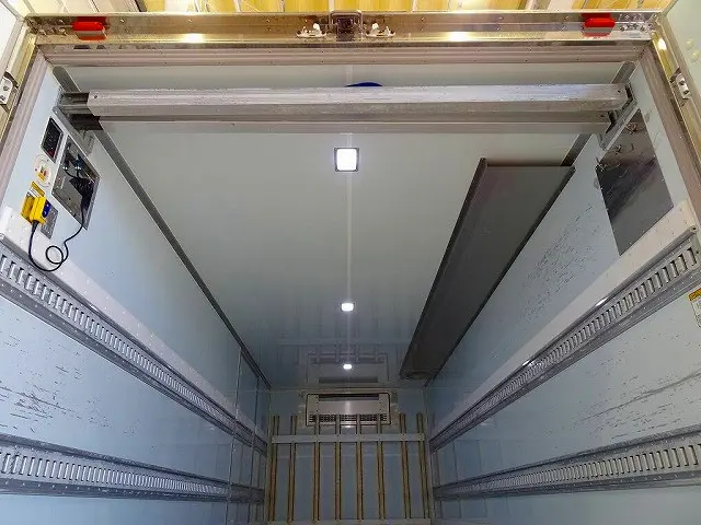 荷台内寸：619×231×206　箱厚み8cm　床キーストン/ジョロダーレール4列(ジョロダー欠)　左サイド開閉式ドア　ラッシング2段/バー2本/ベルト2個　水抜き穴前後2対　荷室LED灯3個|日野 レンジャー 2KG-FD2ABG(2WD)の写真20