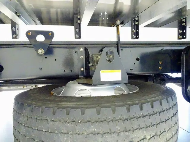 シャーシは 錆止め/マフラー塗装 仕上げに力を入れています。|日野 レンジャー 2KG-FD2ABG(2WD)の写真40