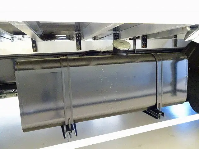 燃料タンク200L　タイヤ止め2個　右シャシ中央ステンレス製工具箱|日野 レンジャー 2KG-FD2ABG(2WD)の写真41