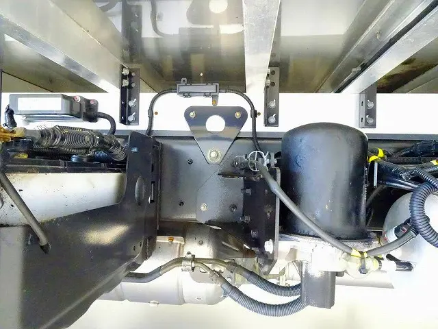 燃料タンク200L　タイヤ止め2個　右シャシ中央ステンレス製工具箱|日野 レンジャー 2KG-FD2ABG(2WD)の写真44