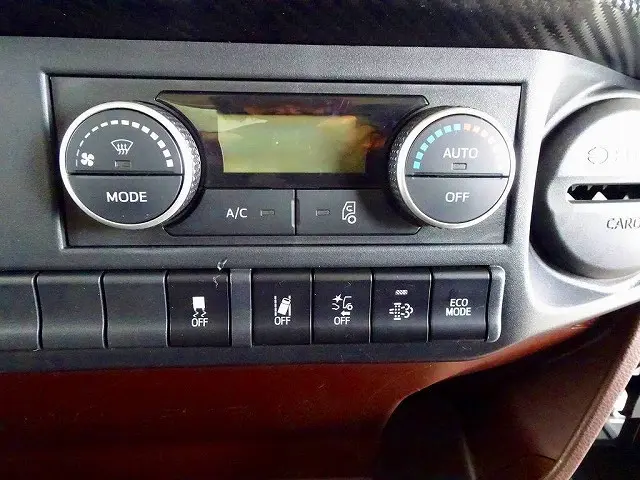 2人乗り ワイドベッド付 クルーズコントロール 坂道発進補助装置 車線逸脱警報装置 衝突被害軽減ブレーキ フォグランプ トラクションコントロール 室内LED灯/カーテン|日野 レンジャー 2KG-FD2ABG(2WD)の写真12