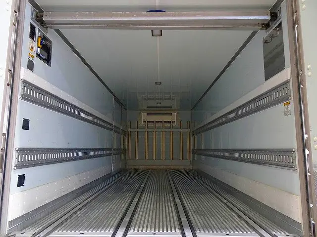 荷台内寸:619×231×206 床キーストン/ジョロダーレール4列(ジョロダー欠) リア門枠中央ジョロダー入れケース 左サイド開閉式ドア ラッシング2段/バー2本 水抜き穴前後2対 荷室LED灯3個|日野 レンジャー 2KG-FD2ABG(2WD)の写真19