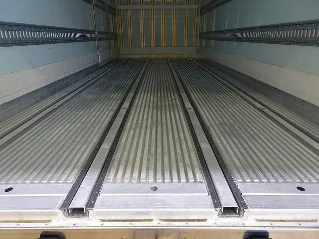 荷台内寸:619×231×206 床キーストン/ジョロダーレール4列(ジョロダー欠) リア門枠中央ジョロダー入れケース 左サイド開閉式ドア ラッシング2段/バー2本 水抜き穴前後2対 荷室LED灯3個|日野 レンジャー 2KG-FD2ABG(2WD)の写真20