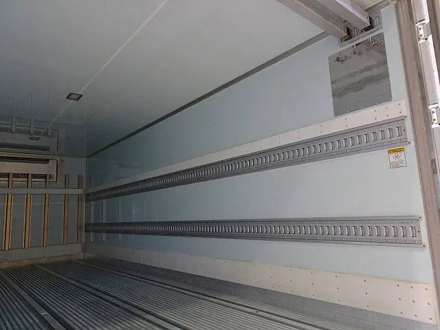 荷台内寸:619×231×206 床キーストン/ジョロダーレール4列 リア門枠中央ジョロダー入れケース 左サイド開閉式ドア ラッシング2段(60cm/120cm)/バー2本 水抜き穴2対 荷室LED灯|日野 レンジャー 2KG-FD2ABG(2WD)の写真23