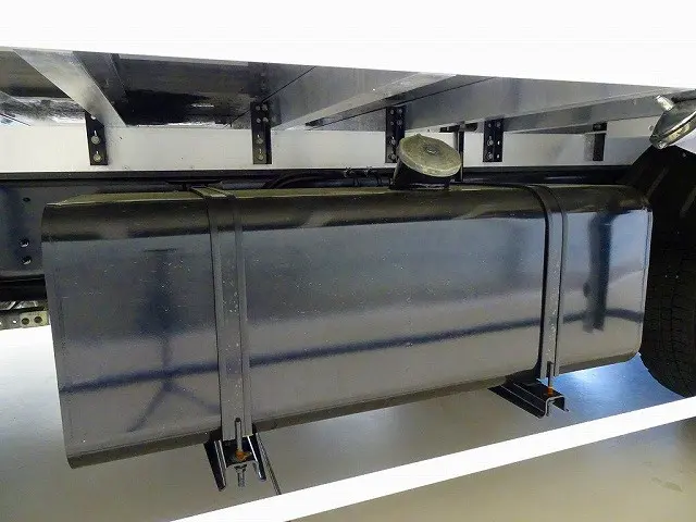 燃料タンク200L タイヤ止め2個 右シャシ中央ステンレス製工具箱|日野 レンジャー 2KG-FD2ABG(2WD)の写真42