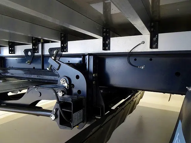 シャーシは 錆止め/マフラー塗装 仕上げに力を入れています。|日野 レンジャー 2KG-FD2ABG(2WD)の写真48