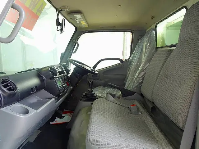 AC PS PW SRS ABS 集中ドアロック 左電格ミラー AM/FMラジオ ETC バックモニター ターボ フォグランプ|トヨタ トヨエース LDF-KDY281(4WD)の写真8