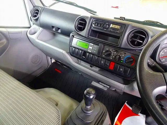 AC PS PW SRS ABS 集中ドアロック 左電格ミラー AM/FMラジオ ETC バックモニター ターボ フォグランプ|トヨタ トヨエース LDF-KDY281(4WD)の写真9