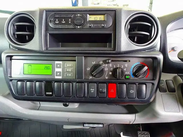 AC PS PW SRS ABS 集中ドアロック 左電格ミラー AM/FMラジオ ETC バックモニター ターボ フォグランプ|トヨタ トヨエース LDF-KDY281(4WD)の写真10