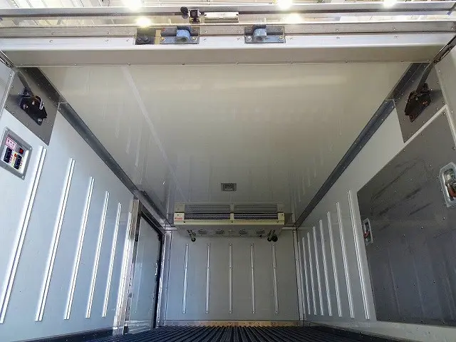 荷台内寸:293×155×105/109 床ステンレス/プラスチックすのこ付 左サイドスライドドア 水抜き穴2対 荷室灯1個 リアバンパーステップ折り畳み格納式 低温/-22度~35度設定-12度確認|トヨタ トヨエース LDF-KDY281(4WD)の写真22