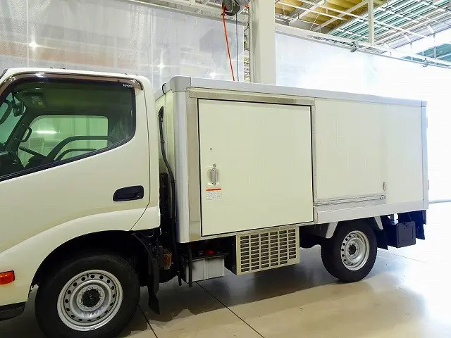 荷台内寸:293×155×105/109 床ステンレス/プラスチックすのこ付 左サイドスライドドア 水抜き穴2対 荷室灯1個 リアバンパーステップ折り畳み格納式 低温/-22度~35度設定-12度確認|トヨタ トヨエース LDF-KDY281(4WD)の写真28