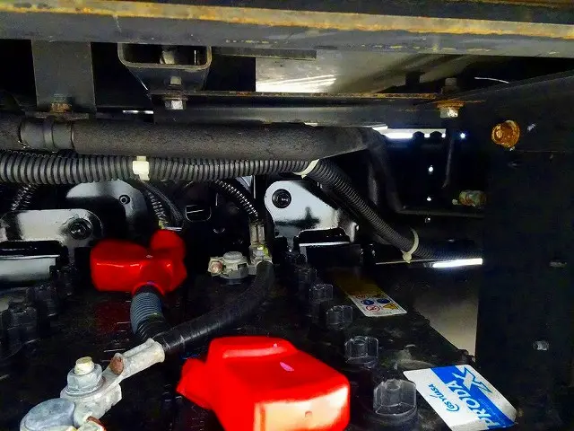 左シャシリア工具箱 シャーシは 錆止め/マフラー塗装 仕上げに力を入れています。|トヨタ トヨエース LDF-KDY281(4WD)の写真34