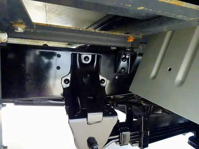 左シャシリア工具箱 シャーシは 錆止め/マフラー塗装 仕上げに力を入れています。|トヨタ トヨエース LDF-KDY281(4WD)の写真35