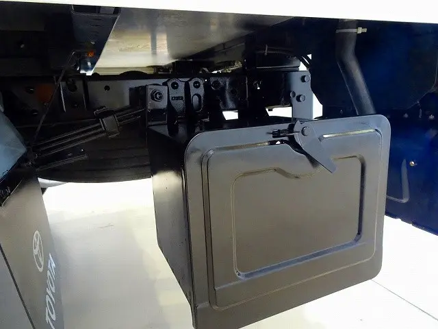 左シャシリア工具箱 シャーシは 錆止め/マフラー塗装 仕上げに力を入れています。|トヨタ トヨエース LDF-KDY281(4WD)の写真36