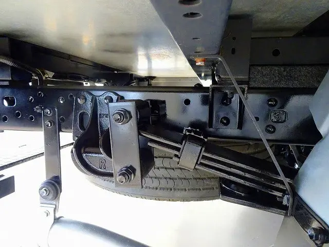 左シャシリア工具箱 シャーシは 錆止め/マフラー塗装 仕上げに力を入れています。|トヨタ トヨエース LDF-KDY281(4WD)の写真41