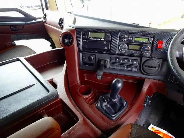 オートAC　PS　PW　SRS　ABS　集中ドアロック　左電格ミラー/ヒーター　エアサスシート/肘掛け　社外オーディオCD　ETC2.0　バックモニター　タコグラフ　フロア7MT|日野 プロフィア 2DG-FR1AHG(6x2)の写真10