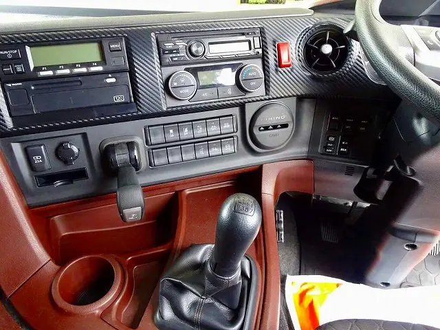 アドブルー　排気ブレーキ　T/Mリターダ　クルーズコントロール　ESスタート　車線逸脱警報装置　PCS　フォグランプ　TRC　室内LED灯/カーテン　ハイルーフ　消火器1個|日野 プロフィア 2DG-FR1AHG(6x2)の写真11