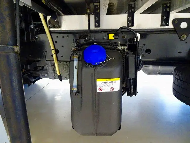 アドブルー　燃料タンク200L　右シャシ中央ステンレス製工具箱|日野 レンジャー 2KG-FD2ABG(2WD)の写真42