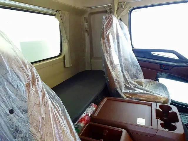 室内LED灯/カーテン　2人乗りベッド付　消火器1個|日野 レンジャー 2KG-FD2ABG(2WD)の写真7